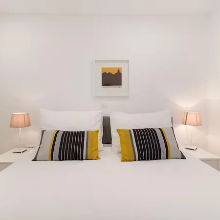 Modern Penthouse With Jacuzzi & Terrace 스플리트