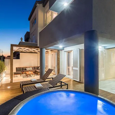 Modern Penthouse With Jacuzzi & Terrace * 스플리트