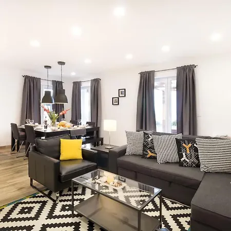 홀리데이파크 Modern Penthouse With Jacuzzi & Terrace *
