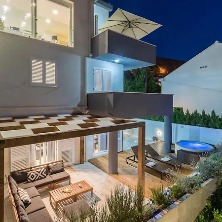Modern Penthouse With Jacuzzi & Terrace Ferienpark Split