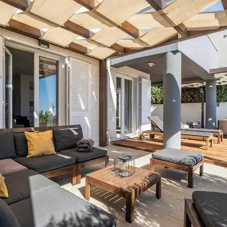 Modern Penthouse With Jacuzzi & Terrace 스플리트