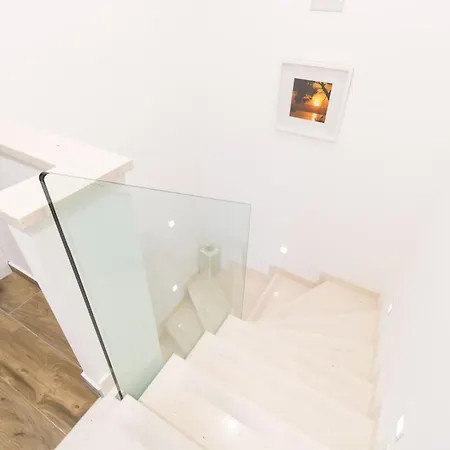 Modern Penthouse With Jacuzzi & Terrace * 스플리트