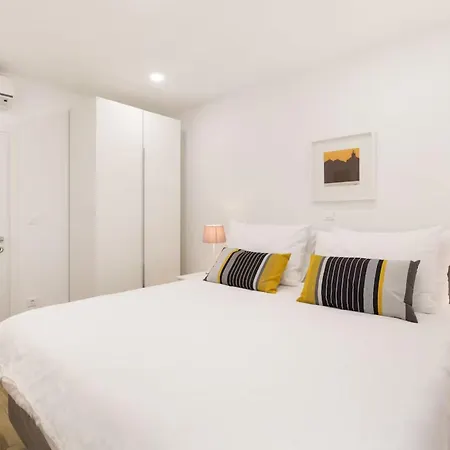 Modern Penthouse With Jacuzzi & Terrace 스플리트