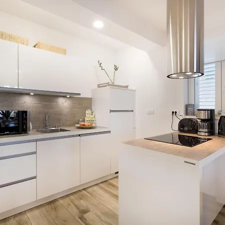 Ferienpark Modern Penthouse With Jacuzzi & Terrace *