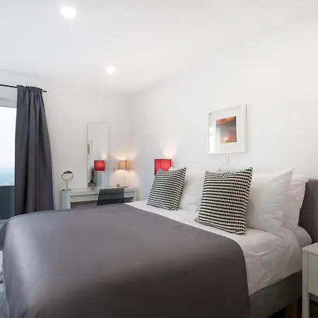Modern Penthouse With Jacuzzi & Terrace 스플리트