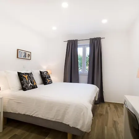 홀리데이파크 Modern Penthouse With Jacuzzi & Terrace