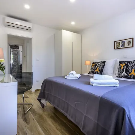 Modern Penthouse With Jacuzzi & Terrace 홀리데이파크 스플리트