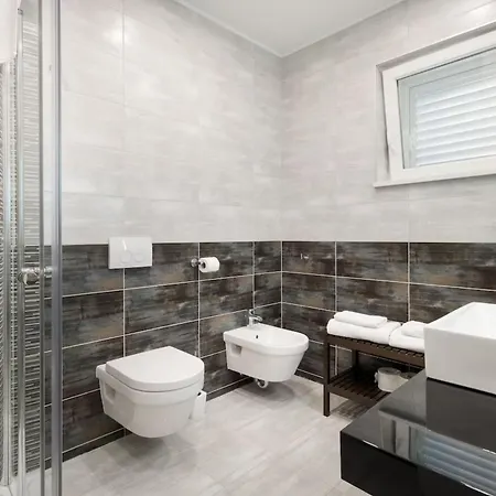 Ferienpark Modern Penthouse With Jacuzzi & Terrace