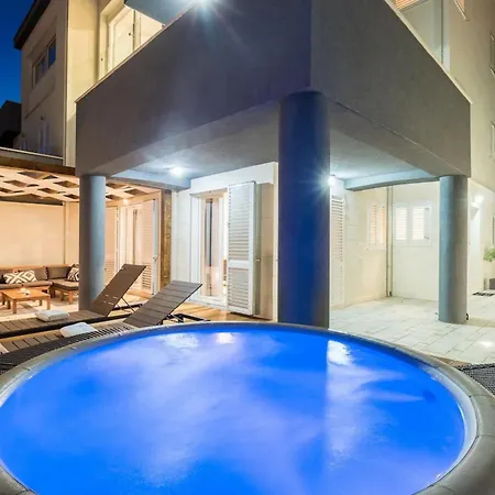 Modern Penthouse With Jacuzzi & Terrace Ferienpark *
