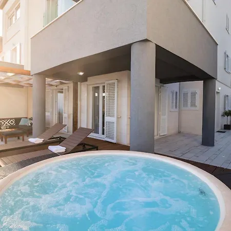 Modern Penthouse With Jacuzzi & Terrace Ferienpark *